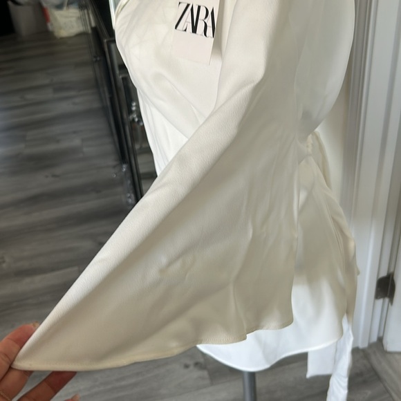Zara Ivory Blouse with Cutout Design Cape Sleeve XL - Picture 4 of 8